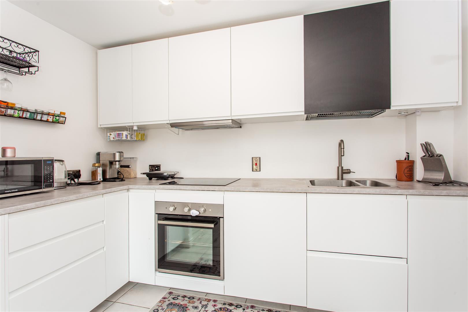 2 bed property in Horseley Court, Candle Street, Stepney Green